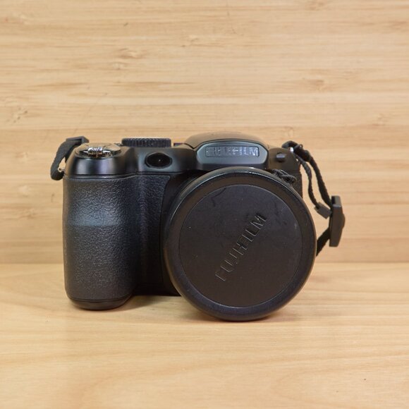 Fujifilm FinePix S2980 14MP 18x Optical Zoom Digital Bridge Camera – Tested - Picture 2 of 6